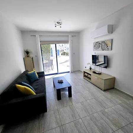 Marina Gardens, Delightful 2 Bedroom Apartment Paphos Exterior photo