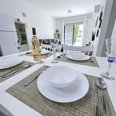 Marina Gardens, Delightful 2 Bedroom Apartment Paphos Exterior photo