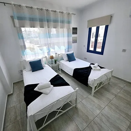 Marina Gardens, Delightful 2 Bedroom Apartment Paphos Exterior photo