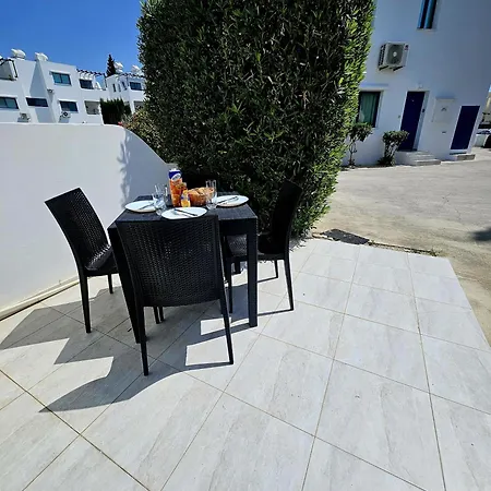 Marina Gardens, Delightful 2 Bedroom Apartment Paphos Exterior photo